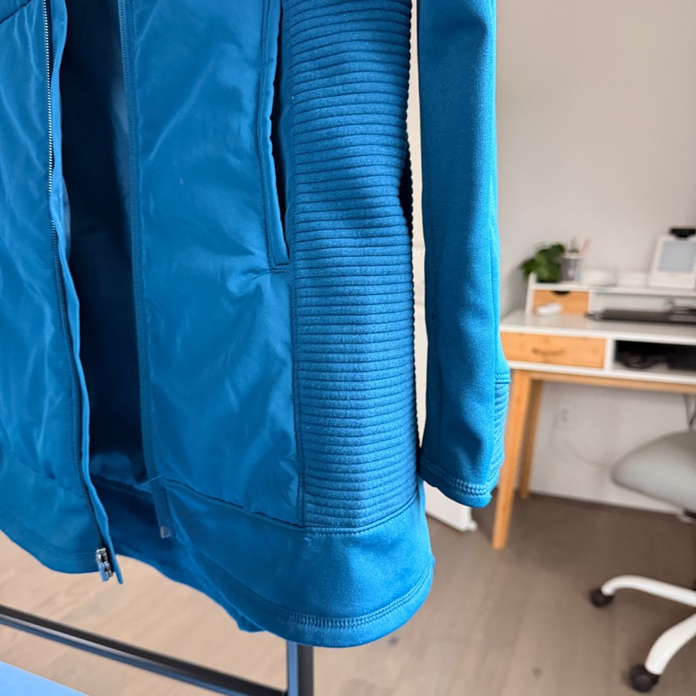 Light Puffer Jacket - image 7